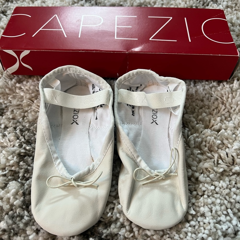 🩰 NWT!! Capezio “Daisy” Ballet Slipper 🩰 Size 11